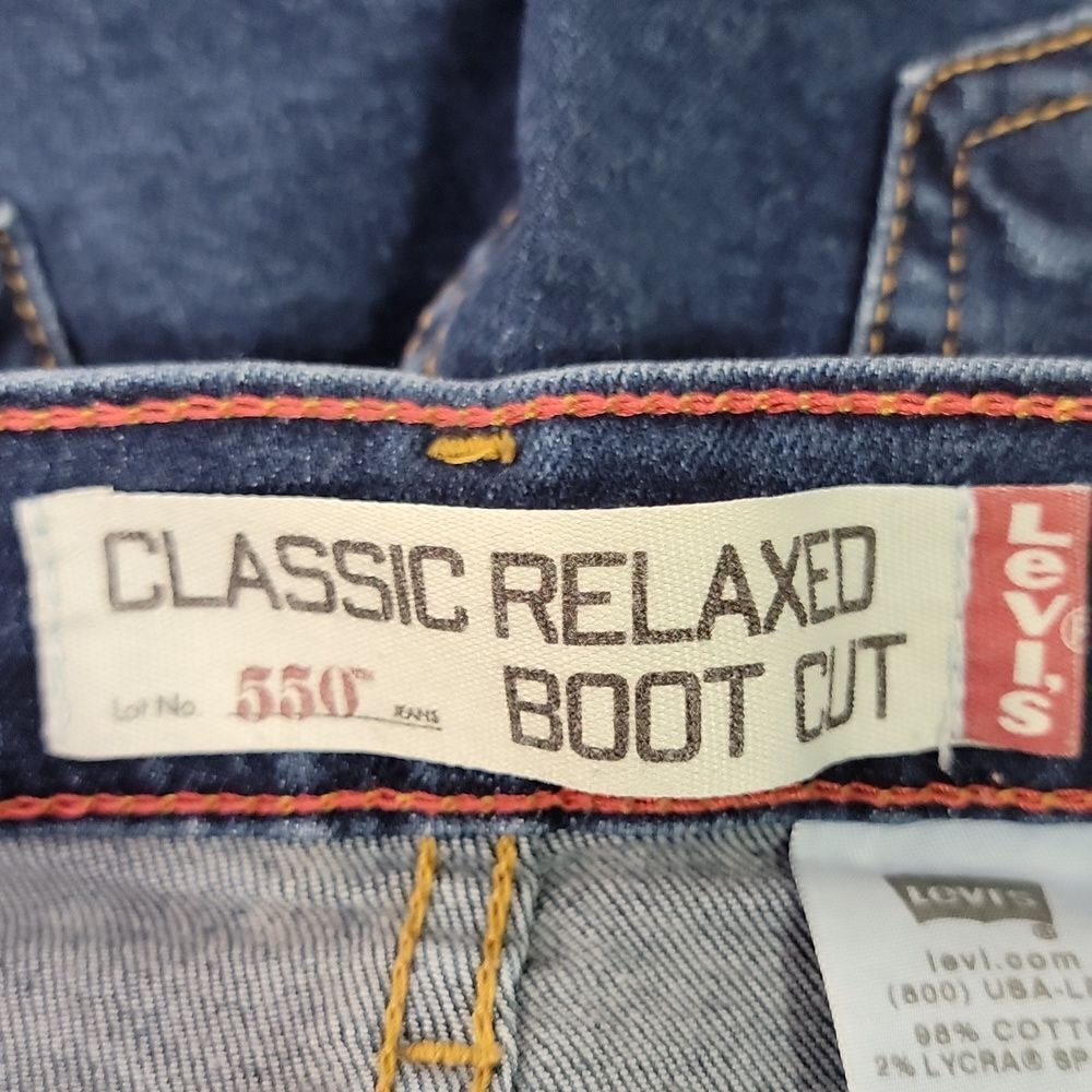 Levi's. Classic Relaxed Boot Cut Jeans. 550. Size 8M. EUC - Picture 8 of 11